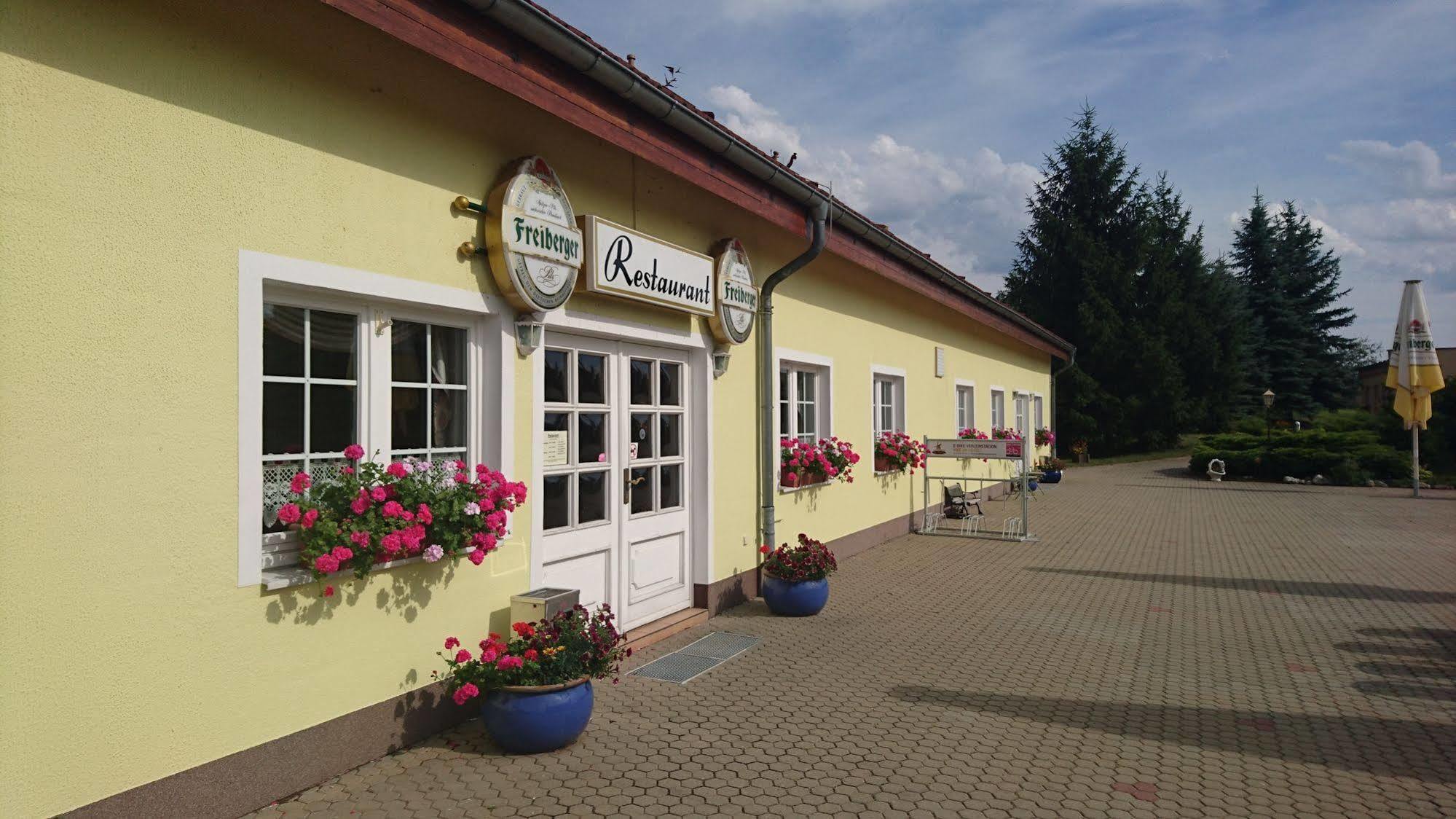 Hotel-Pension Am Muehlberg Luebbenau Ngoại thất bức ảnh